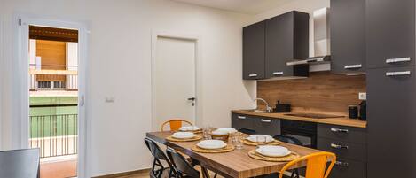 Fridge, oven, dishwasher, coffee/tea maker