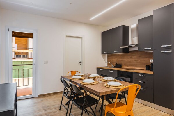 Fridge, oven, dishwasher, coffee/tea maker