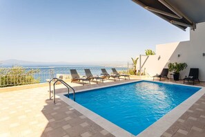 Villa | 4 bedrooms, Internet