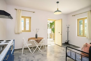 1 bedroom, Internet - Villa Maria - Naoussa Pigeons Blue Gold Suite (Paros)
