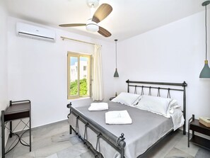 1 bedroom, Internet - Villa Maria - Naoussa Boats Blue Sandy Suite (Paros)