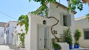 1 bedroom, Internet - A Sea-licious Vacation - Chic Style in Hydra (Hydra)