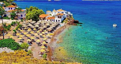 A Sea-licious Vacation - Chic Style in Hydra