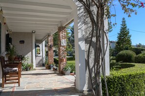 House - Nerotrivia Villa - Ocean Panorama and Lush Gardens (Dirfys-Messapia)