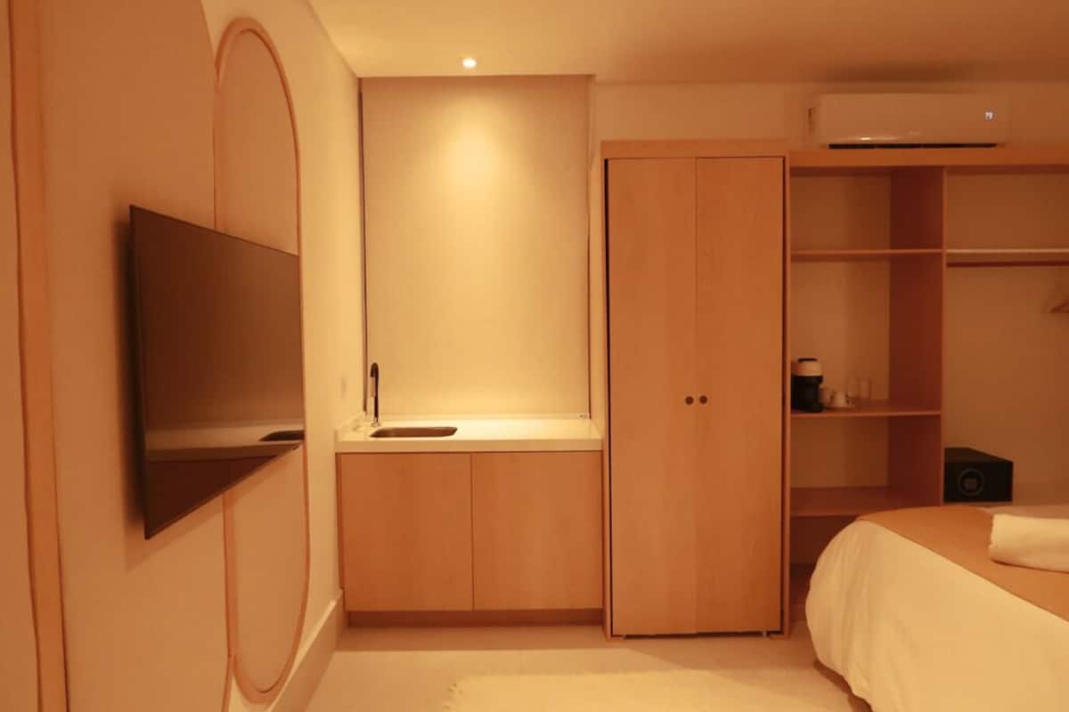Studio suite, niet-roken | 1 slaapkamer, een kluis op de kamer, individueel gedecoreerd, een bureau