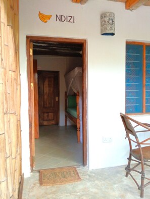 Tradisjonelt dobbeltrom, balkong | Individuelt innredet, blendingsgardiner og sengetøy