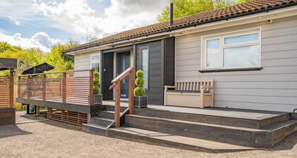 Stone's Throw Away from the English Channel! -Family and Dog Friendly