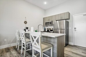 Family Condo | Private kitchen | Fridge, microwave, oven, stovetop - Modern Condos in Downtown Baton Rouge (Baton Rouge)