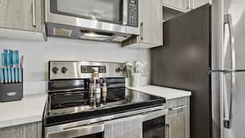 Family Condo | Private kitchen | Fridge, microwave, oven, stovetop