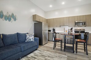 Signature Condo, 1 Bedroom, Non Smoking, Kitchen | Living room | 45-inch Smart TV with digital channels, Netflix, Hulu - Modern Condos in Downtown Baton Rouge (Baton Rouge)