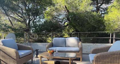 Discover Your Enchanting Retreat in Villa Rhodos Skiathos