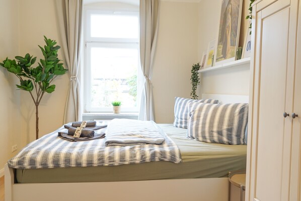 2 bedrooms, desk, WiFi, bed sheets - Cosy & quiet apartment w/great transport links (Erfurt)