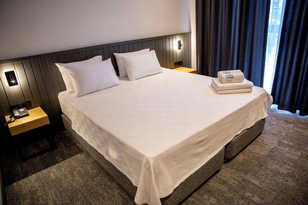 Egyptian cotton sheets, premium bedding, in-room safe, laptop workspace