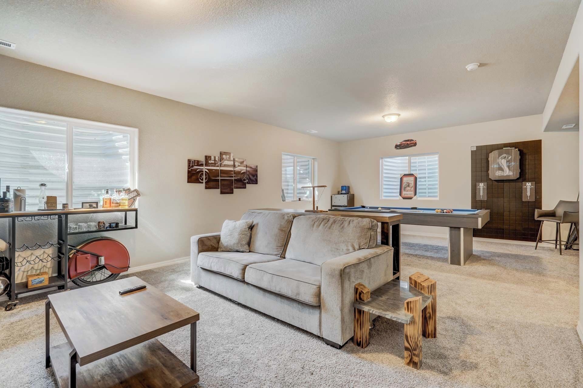 5 Room 11 Bed, Sleeps 21 or More Guests with Game Room, Wi-Fi, Fire Pit & More!!
