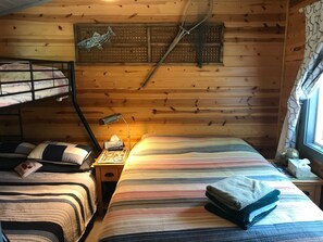 5 bedrooms, travel cot, WiFi, bed sheets