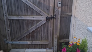 Studio | Property grounds - Cozy Studio in West Molesey (West Molesey)