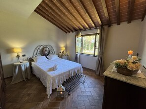 3 bedrooms, iron/ironing board, travel cot, free WiFi