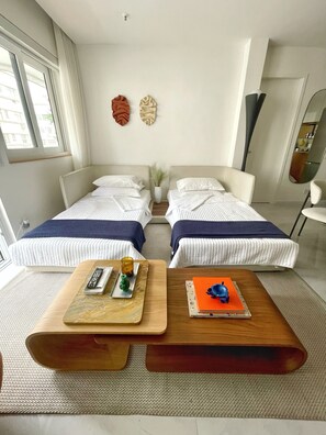 2 Schlafzimmer, Schreibtisch, Bügeleisen/Bügelbrett, Reisekinderbett