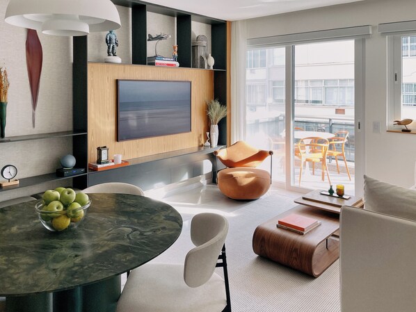 スマートテレビ、書庫、ステレオ