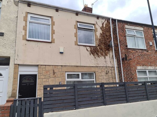 House | Exterior - Welcome to Your Home of Freedom! Enjoy Your Stay (Newcastle-upon-Tyne)