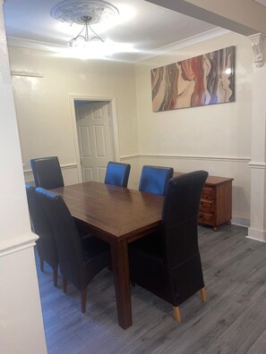 House | Dining - Welcome to Your Home of Freedom! Enjoy Your Stay (Newcastle-upon-Tyne)