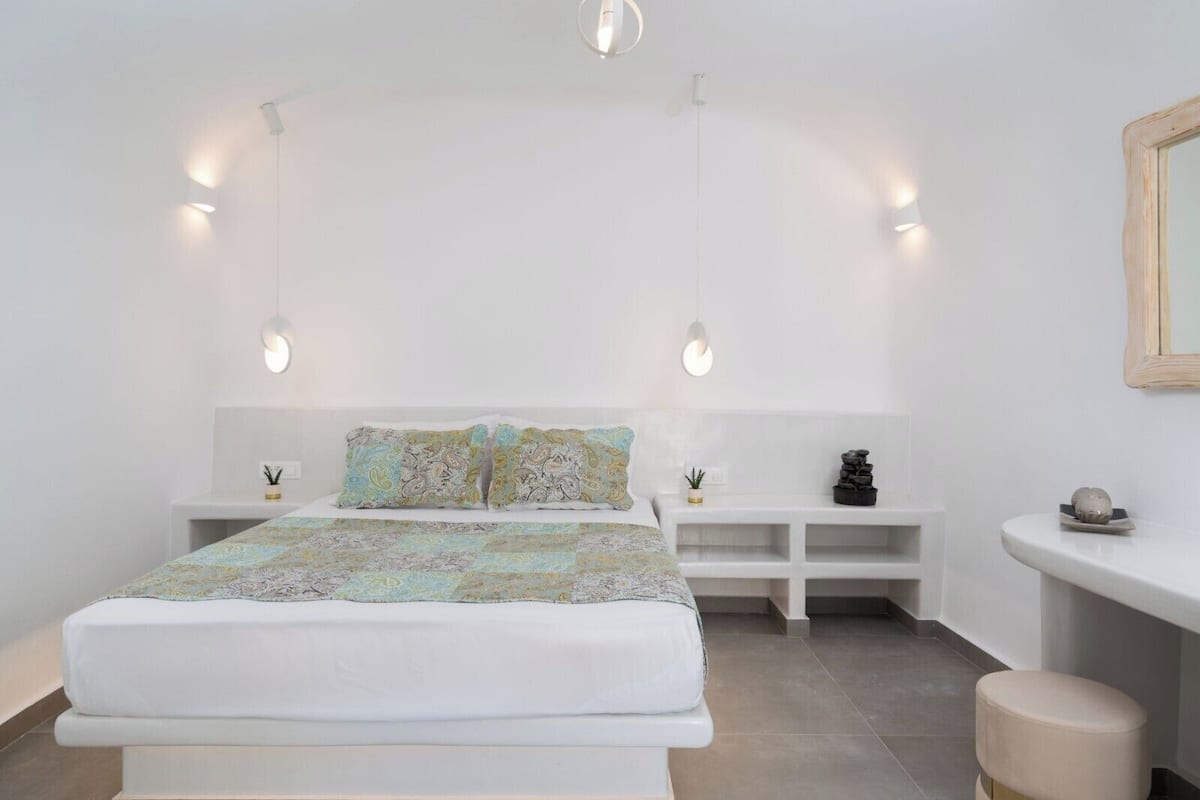 Deluxe Suite, Patio, Sea View | 1 bedroom, soundproofing, iron/ironing board, free WiFi