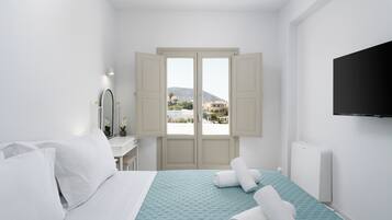 Exclusive Suite, Patio, Sea View | Soundproofing, iron/ironing board, free WiFi, bed sheets