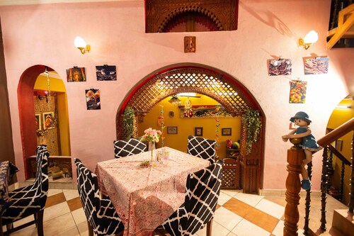 Luxury AC Boutique BnB, 2 Bedrooms, Living & Game Rooms, Kitchen, Work Desk