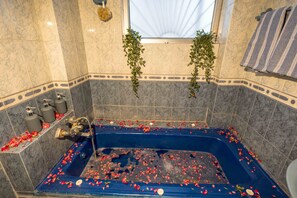 Shower, bidet, towels, soap