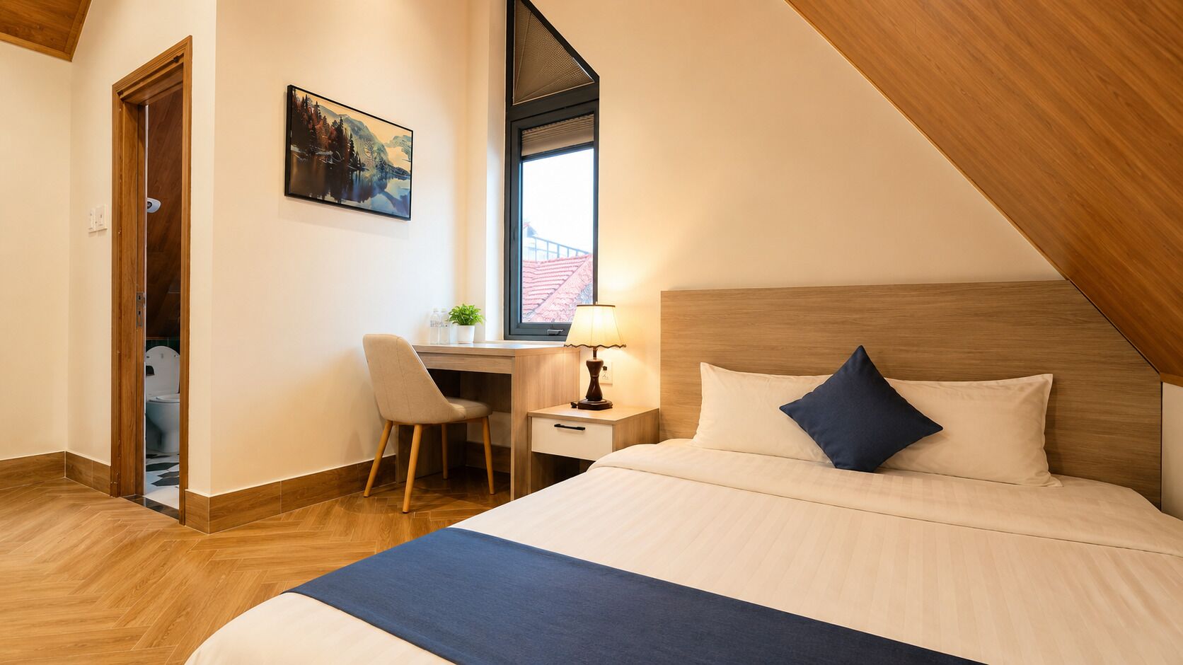 Luxury Double Room, Tower | Desk, laptop workspace, soundproofing, WiFi (free)