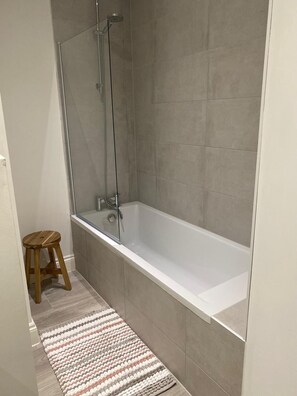 House | Bathroom - Cozy Coastal Retreat in Bournemouth (Bournemouth)