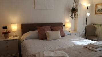 2 camere, una scrivania, ferro/asse da stiro, Wi-Fi gratuito