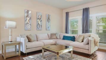 Family House, 3 Bedrooms, Non Smoking, Kitchen | Living room | 49-inch Smart TV with cable channels, books