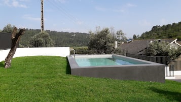Sæsonbestemt udendørs pool