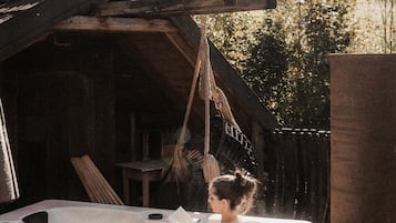 Tina de hidromasaje al aire libre