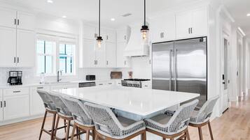 House, Multiple Beds, Pool Access, Ocean View (Luna Azul) | Private kitchen | Fridge, microwave, oven, stovetop