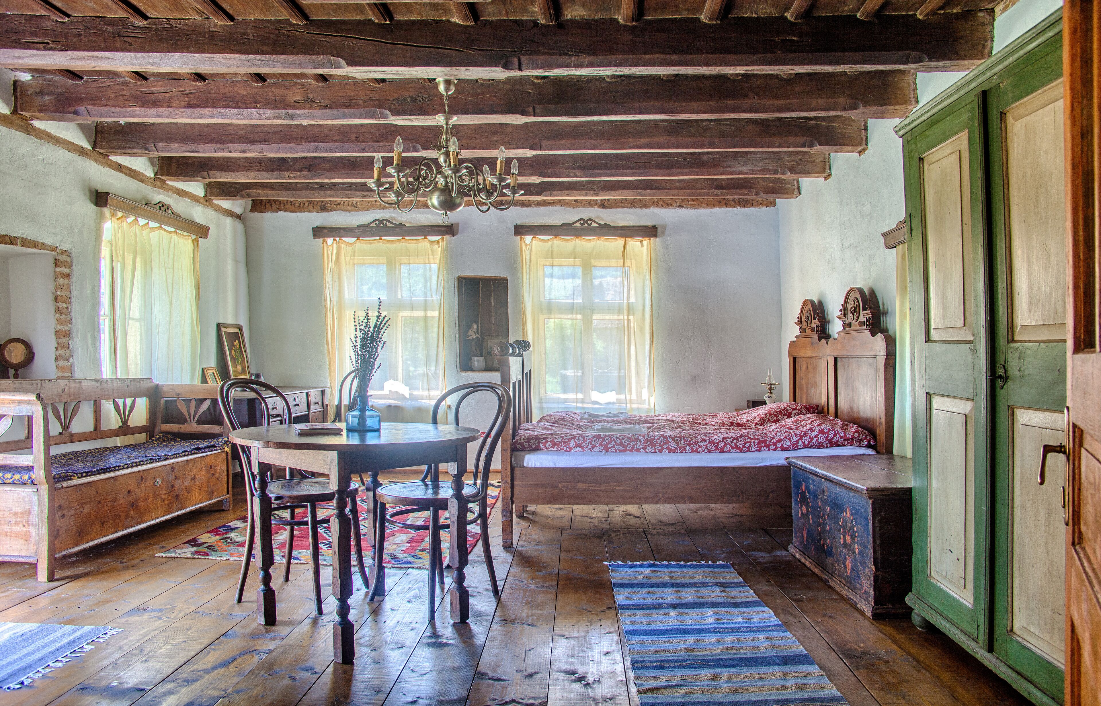 2 عدّة غرف نوم ومكواة/لوح كي