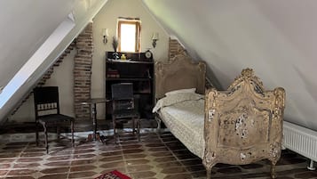 Honeymoon Apartment, Garden View | 2 bedrooms, iron/ironing board