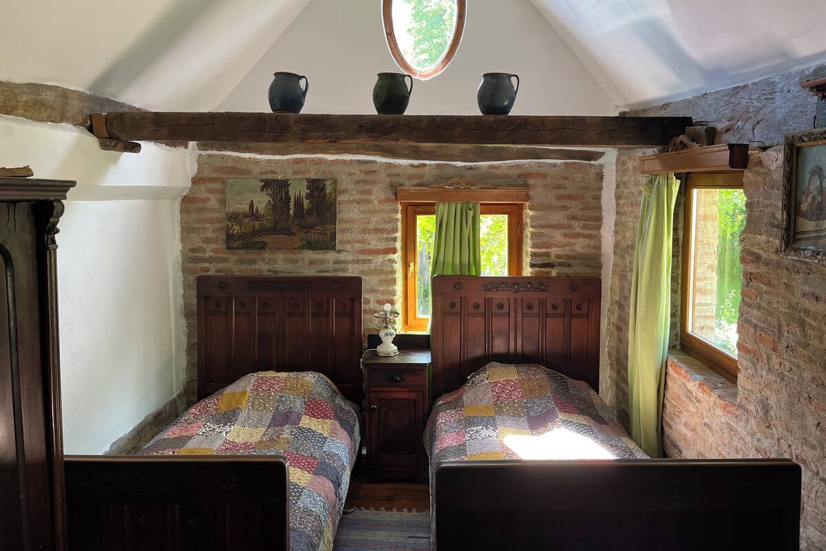 Romantic Bungalow, Garden View | 2 bedrooms, iron/ironing board