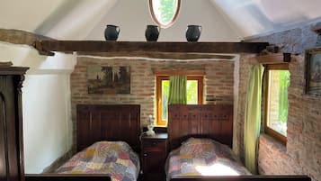 Romantic Bungalow, Garden View | 2 bilik tidur, seterika/papan seterika