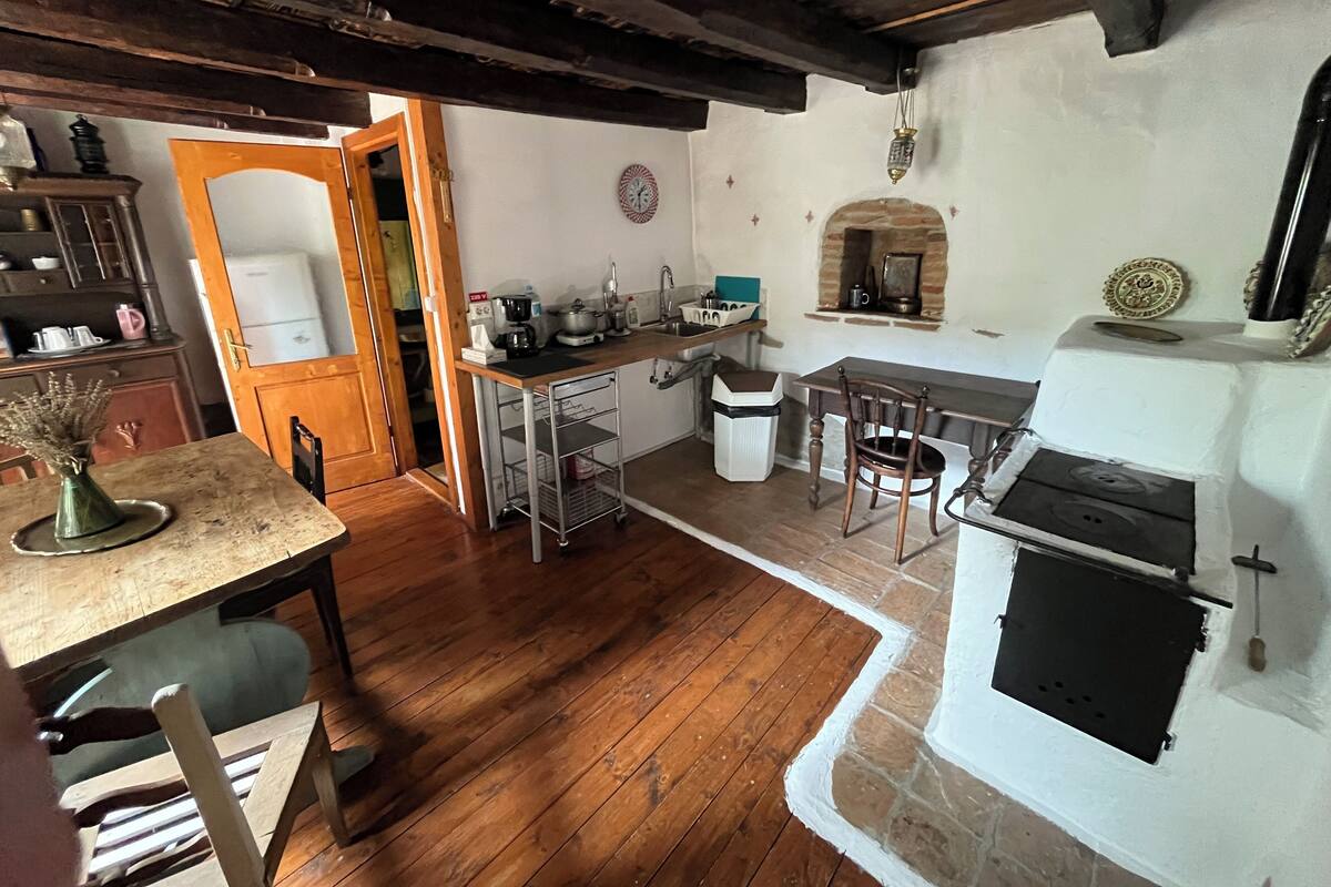 Romantic Apartment, River View | Private kitchen