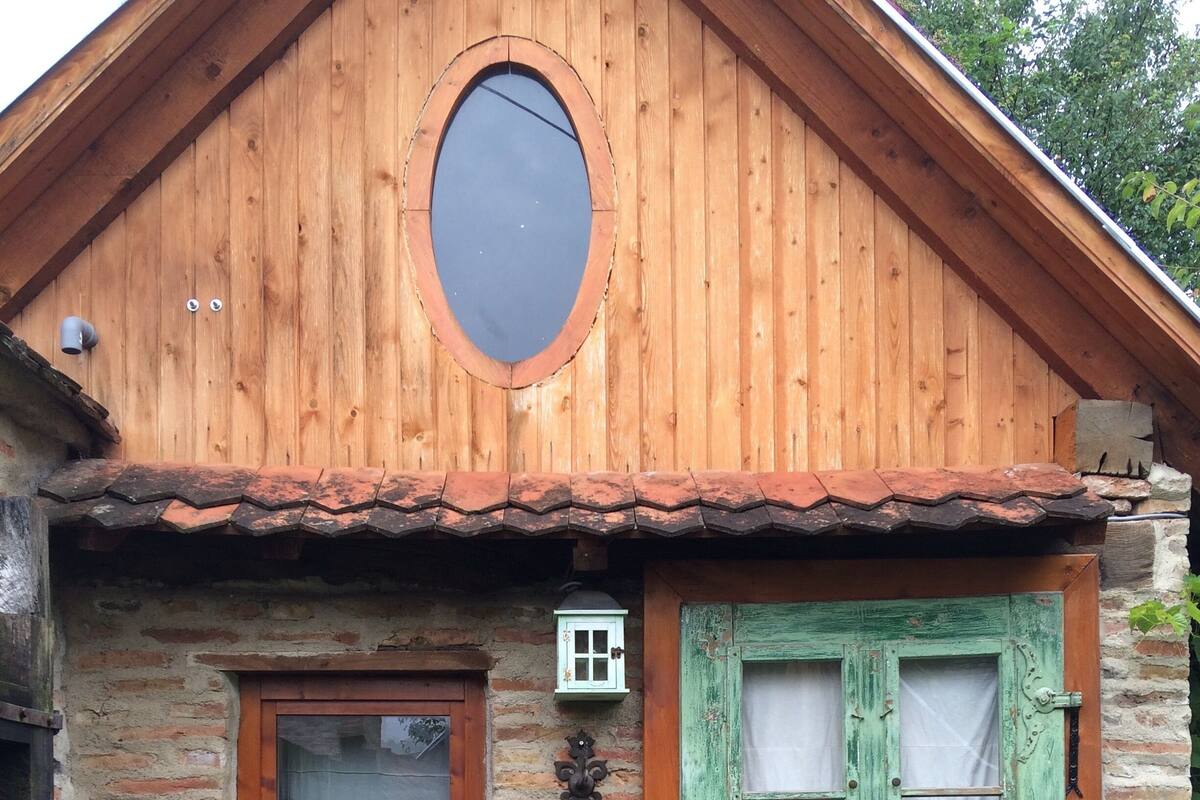 Romantic Cabin, Garden View | Exterior detail