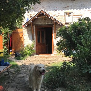 Property grounds - Dominic Boutique  (Cloa?terf)