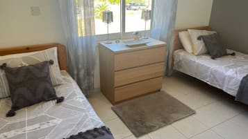 House | 2 bedrooms, iron/ironing board, free WiFi, bed sheets