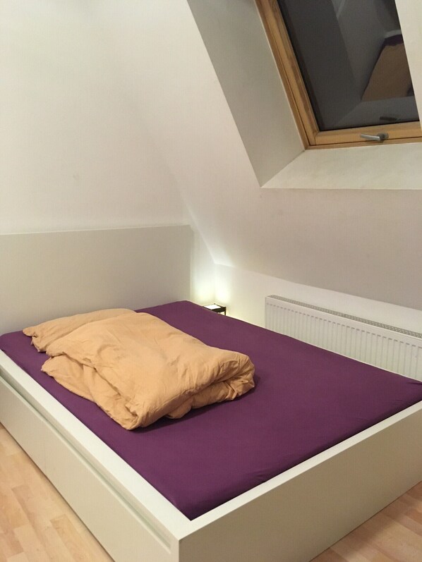 1 bedroom, WiFi, bed sheets