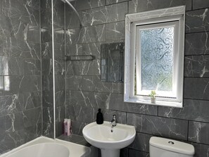House | Bathroom | Shower, hair dryer, towels - House Sleeps 7 - Contractors, Free Parking (Wigan)