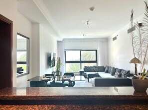 View from property - Spacious 2BR in Palm Jumeirah (Dubai)