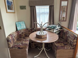 Cabin | Dining - Family Friendly 3 Bedroom Caravan Pets go Free (King's Lynn)