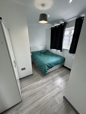 6 bedrooms, free WiFi, bed sheets - Drayton Dream House - 6 Bedrooms (West Drayton)