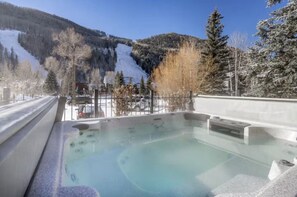 Outdoor spa tub - Slopeside: Steps to skiing w/ hot tub & fireplace! (Telluride)